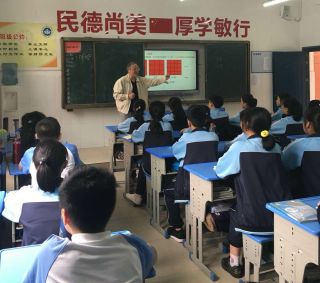 市區(qū)專家親示范 深入交流促成長——南昌市教科所、青云譜區(qū)教研員蒞臨南昌民德學(xué)校示范交流