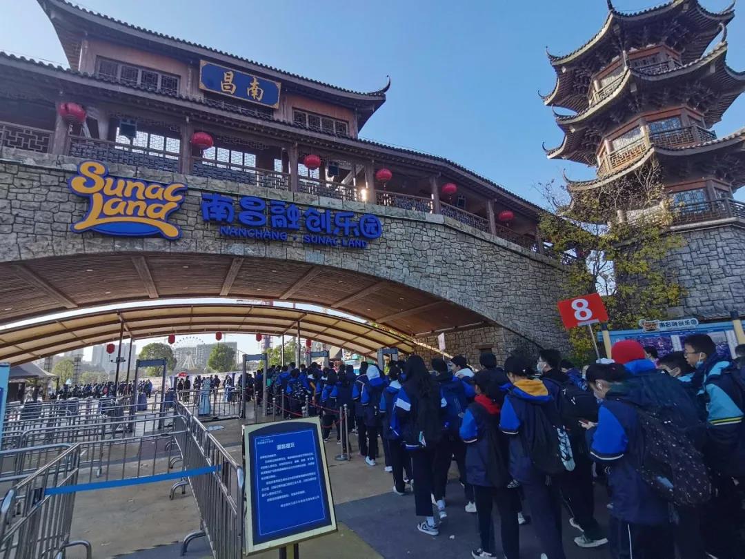 民德學(xué)校 2021-12-02 17:51 圖片 關(guān)注我啦   為深入貫徹中共中央辦公廳、國(guó)務(wù)院關(guān)于“雙減”工作的要求，進(jìn)一步為學(xué)生課業(yè)負(fù)擔(dān)做“減法”、健康成長(zhǎng)做“加法”。近日，南昌民德學(xué)校開展了為期一天的研學(xué)之旅，讓學(xué)生在活動(dòng)中享受成長(zhǎng)和學(xué)習(xí)的快樂，實(shí)現(xiàn)德智體美全面發(fā)展。  圖片   初冬正暖，陽光正好  研學(xué)之旅，快樂出行  在活動(dòng)中體驗(yàn)快樂，在實(shí)踐中收獲成長(zhǎng)！   圖片圖片 圖片 圖片 圖片