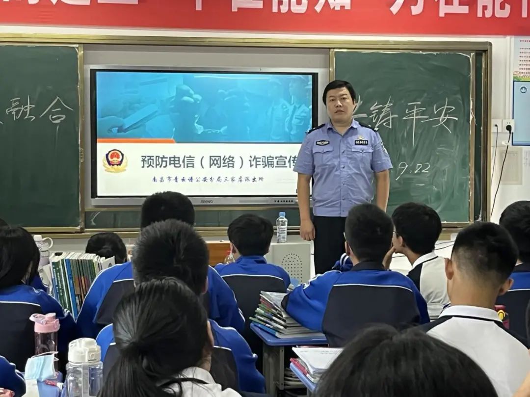 開展“警校共建”活動，創(chuàng)建平安和諧校園